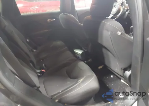 2016 Jeep Cherokee Latitude z USA, uszkodzony, nr VIN 1C4PJMCS5GW242743